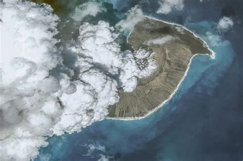 Ö­n­c­e­s­i­ ­v­e­ ­S­o­n­r­a­s­ı­ ­U­y­d­u­ ­G­ö­r­ü­n­t­ü­l­e­r­i­ ­T­o­n­g­a­ ­V­o­l­k­a­n­ı­ ­Y­ı­k­ı­m­ı­n­ı­ ­G­ö­s­t­e­r­i­y­o­r­